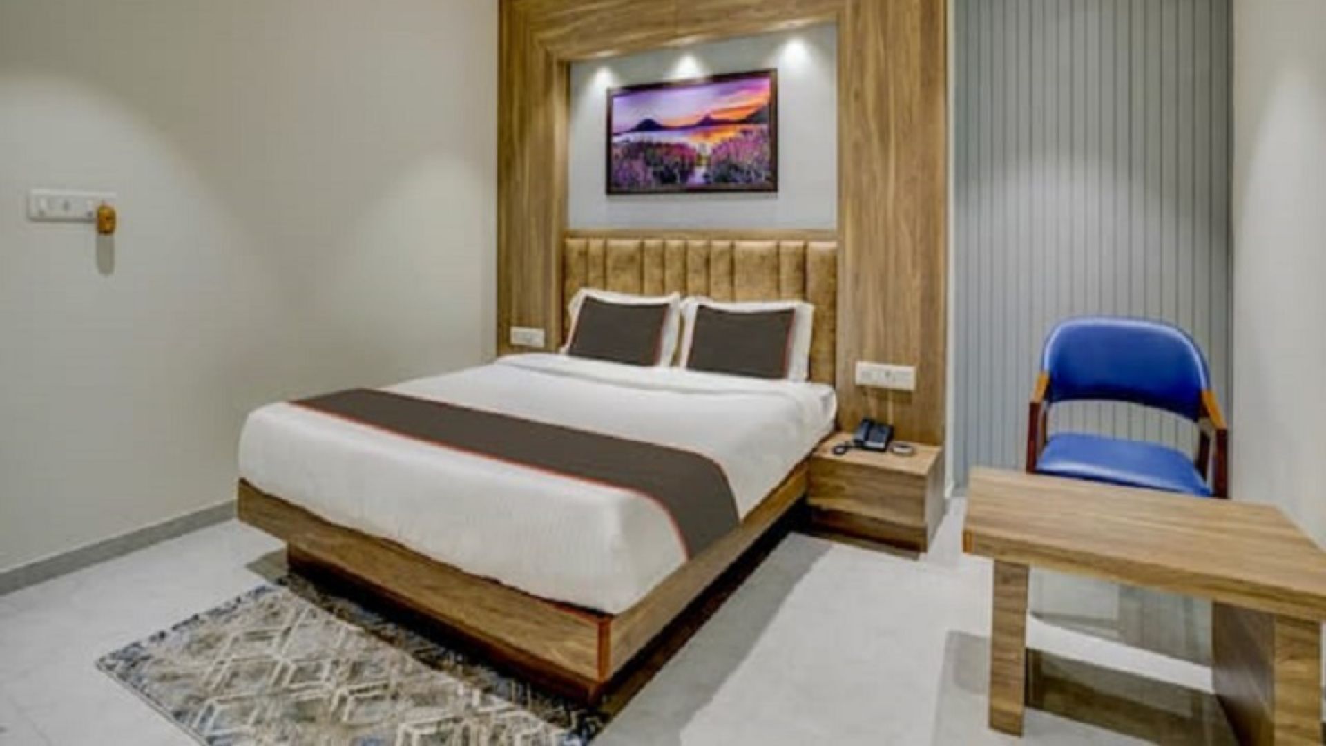 Hotel SR Inn in Anand