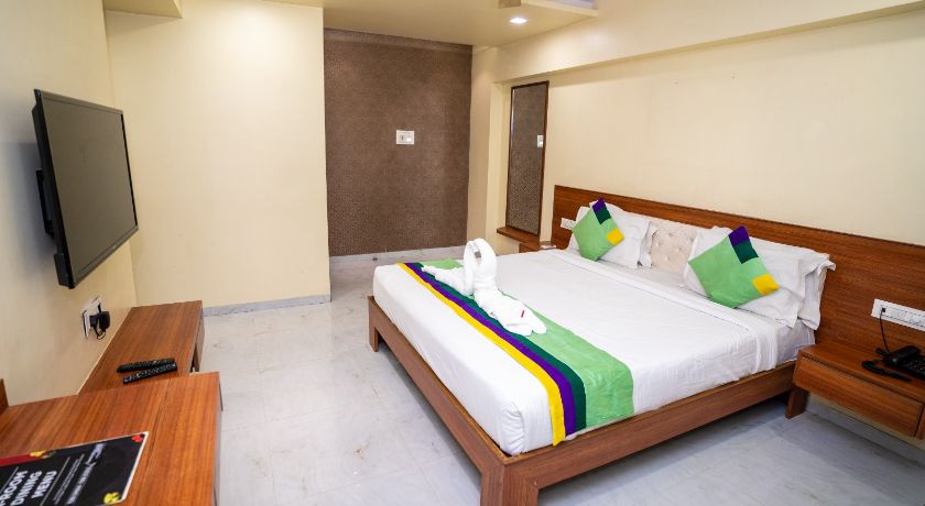 De Grandeur Hotel in Thane