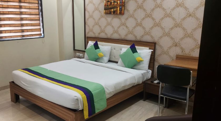 De Grandeur Hotel in Thane