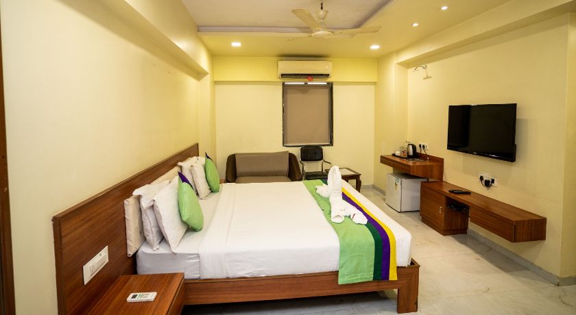 De Grandeur Hotel in Thane