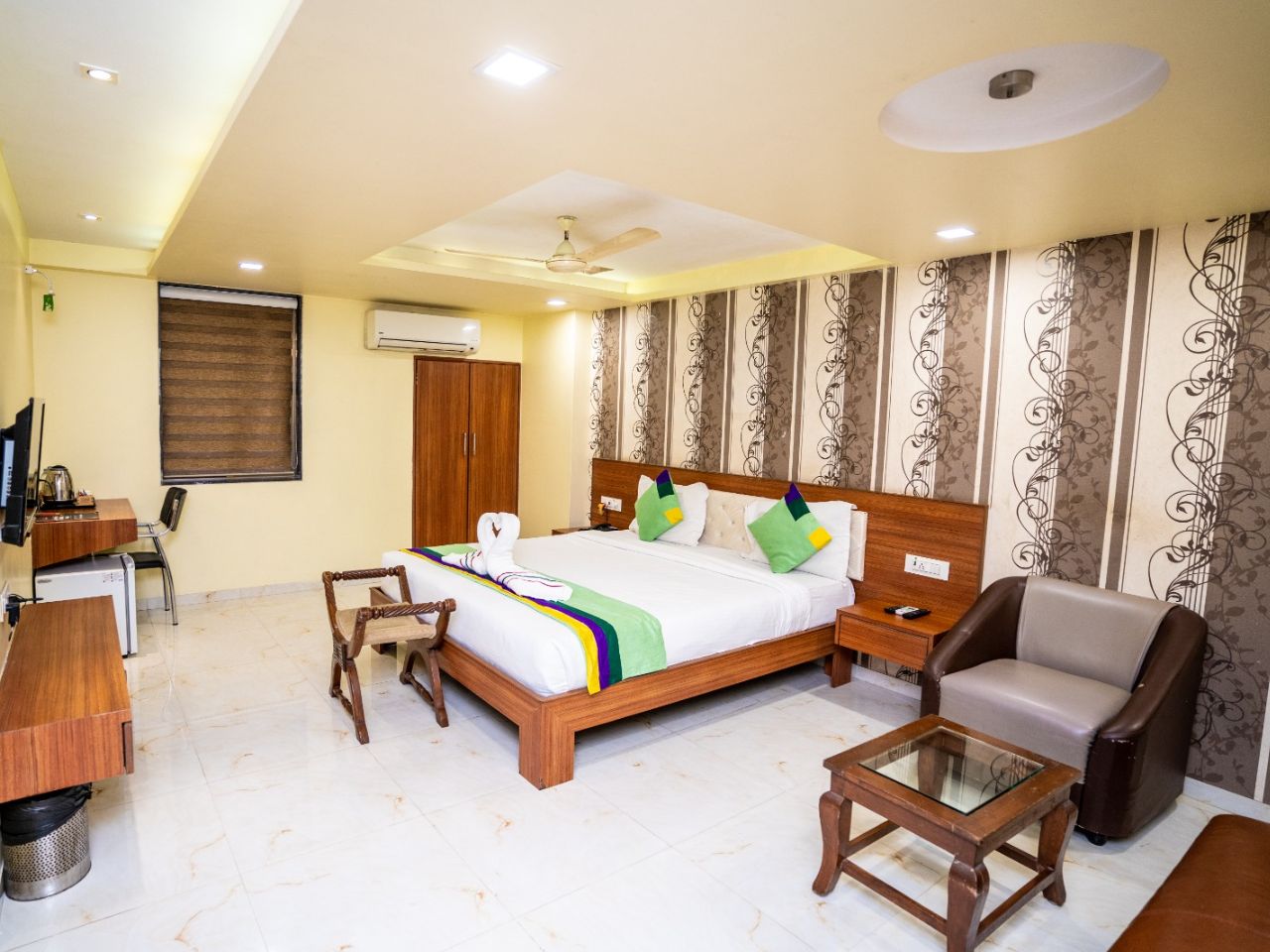 De Grandeur Hotel in Thane