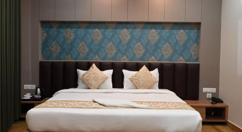 Hotel Olive Crown in Lucknow