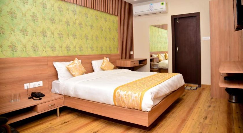 Hotel Olive Crown in Lucknow