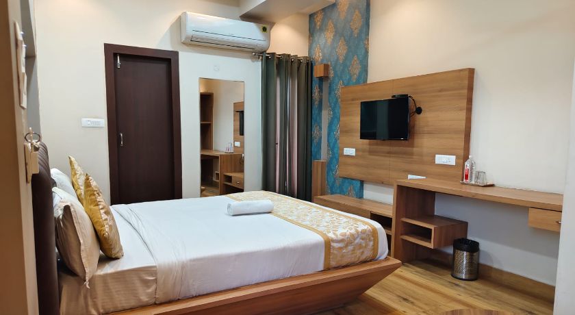 Hotel Olive Crown in Lucknow