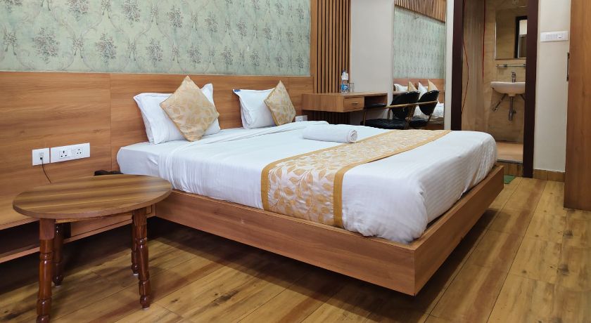 Hotel Olive Crown in Lucknow