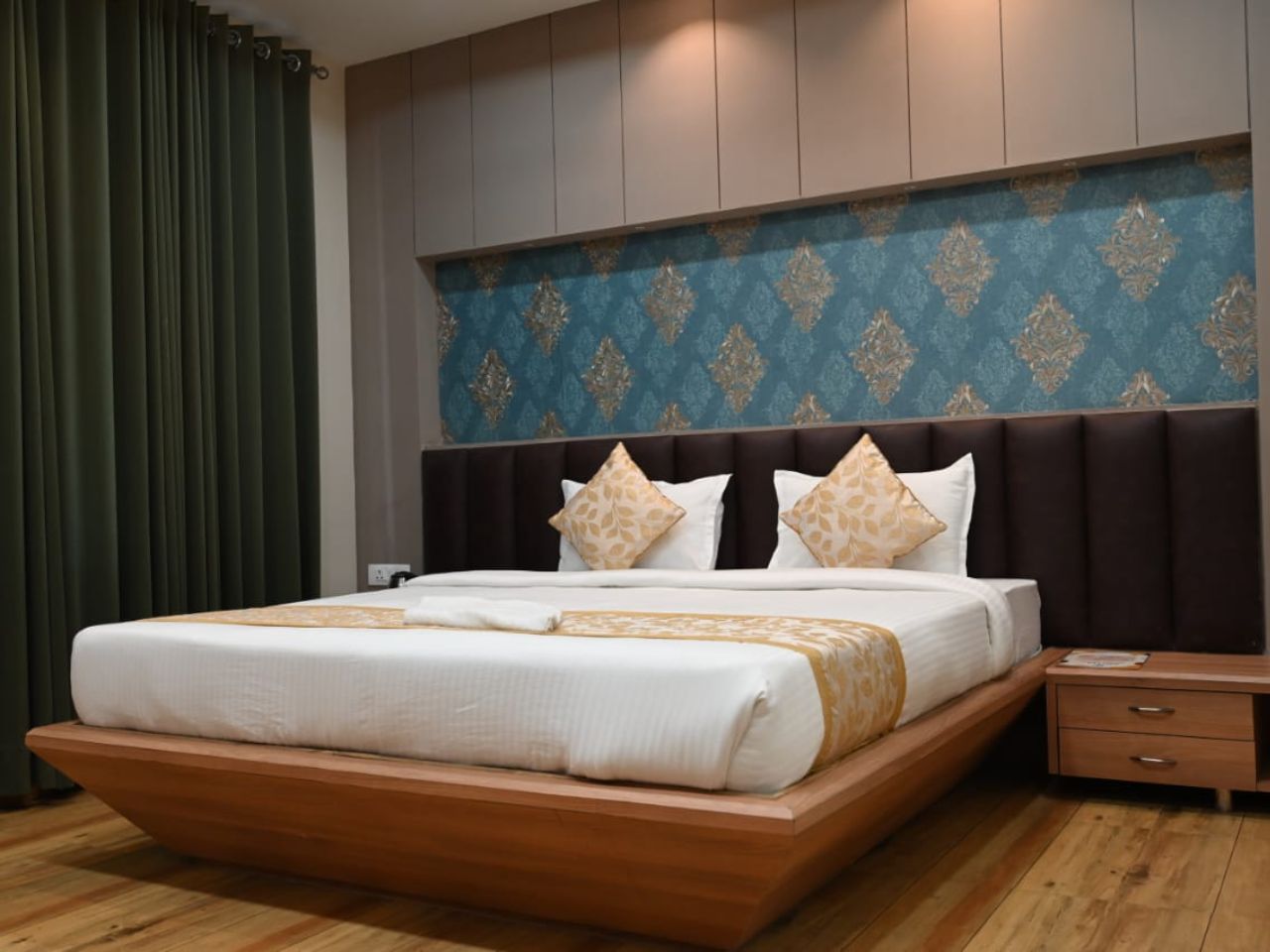 Hotel Olive Crown in Lucknow