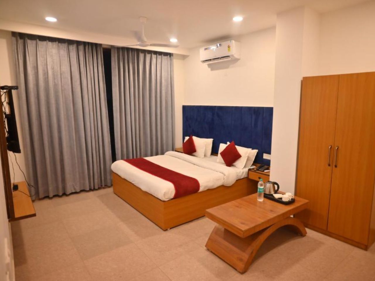 Hotel Lake View in Chandigarh