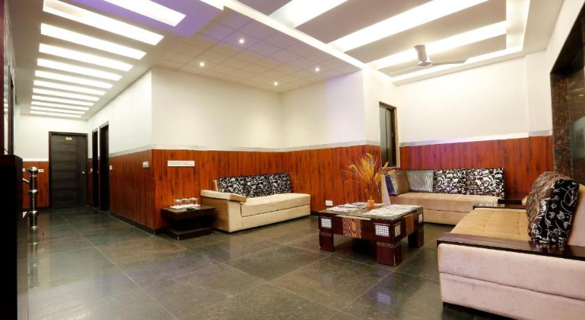 Hotel Anand Lok Inn in Delhi