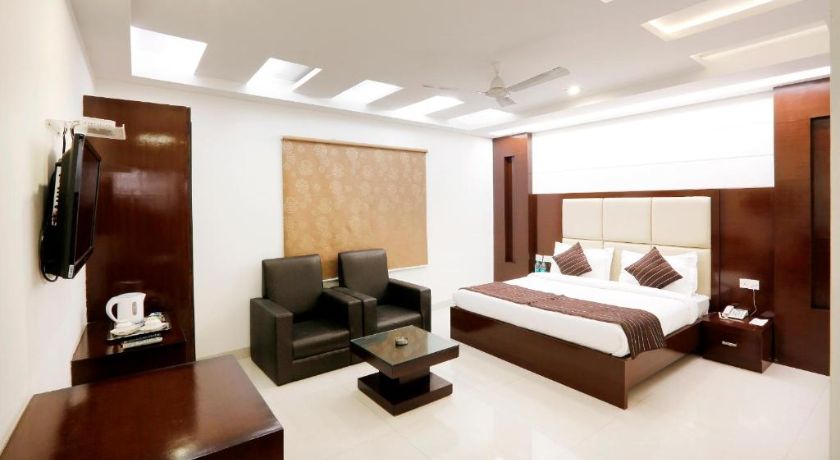 Hotel Anand Lok Inn in Delhi