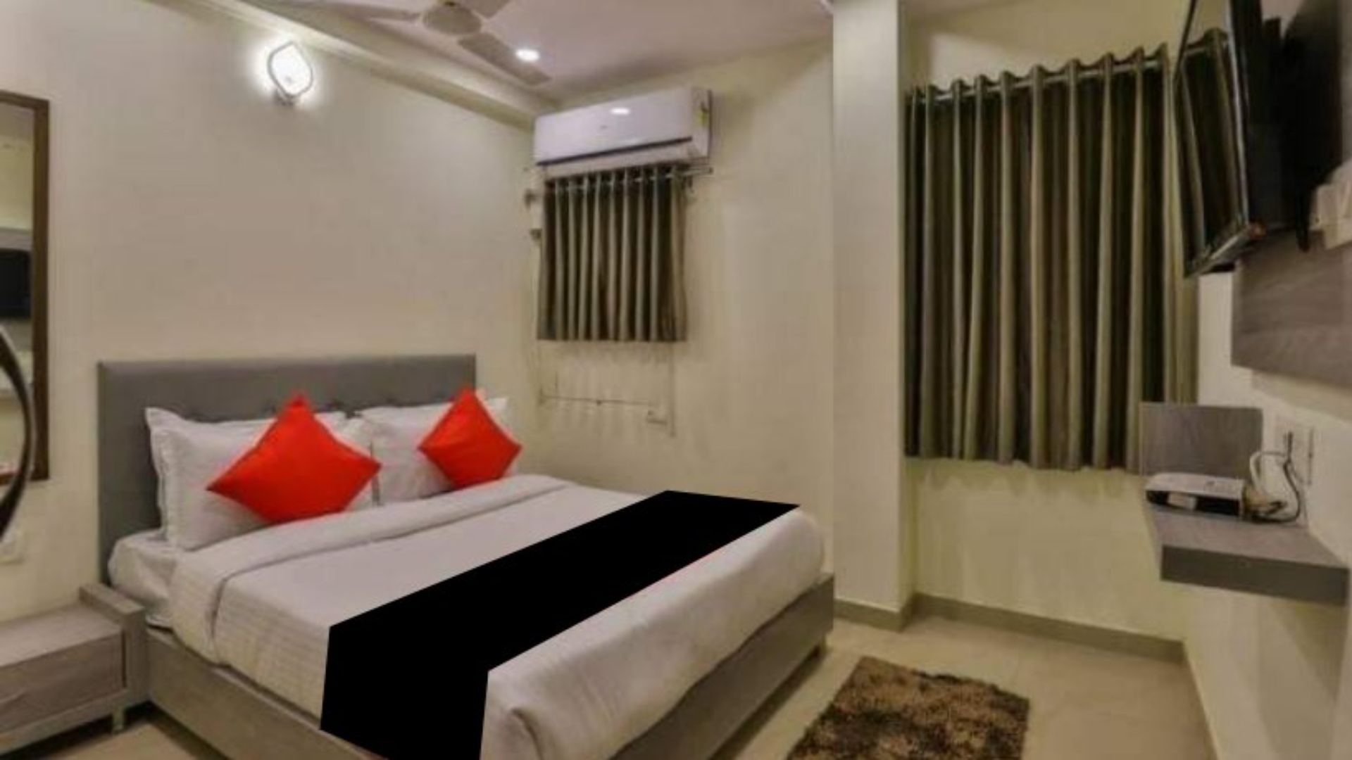Hotel The S G in Ahmedabad