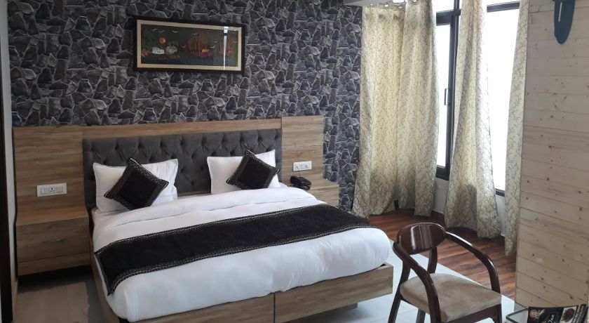 Hotel Glass Inn in Zirakpur