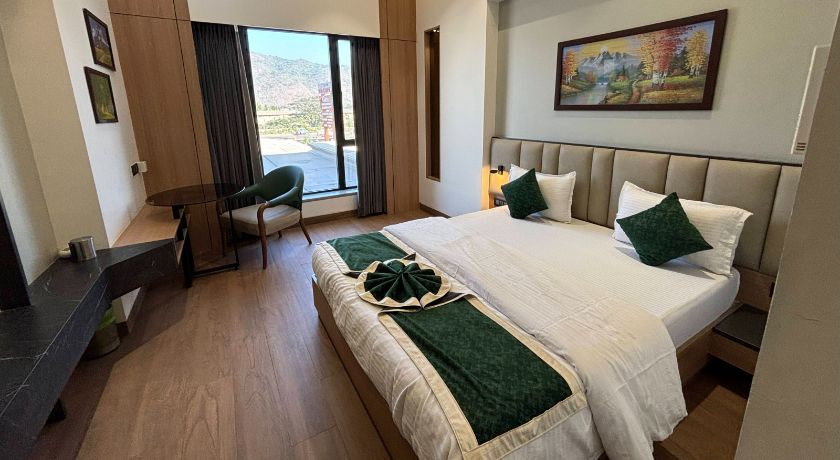 Hotel Red Carpet in Vasai