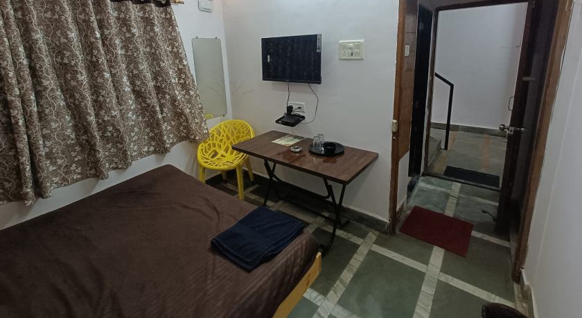 Peaceful Studio Redwing in Panvel