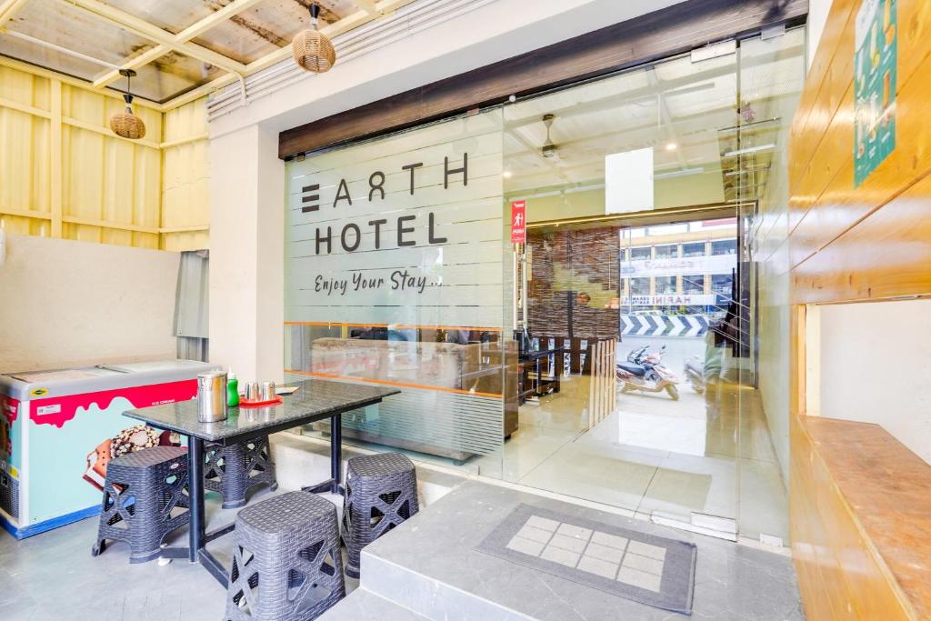 Earth Hotel in Chennai