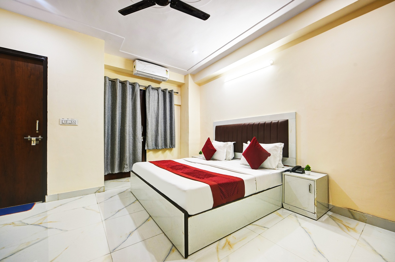 Hotel Krishna Tower in Delhi