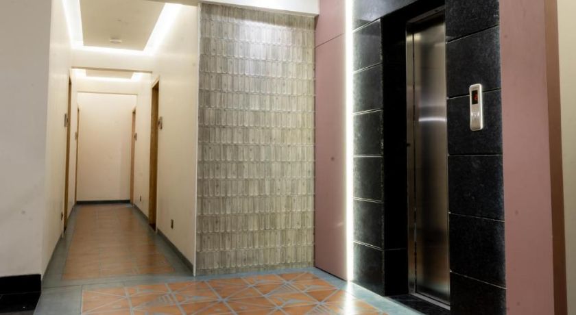 Hotel Aura Inn in Navi Mumbai