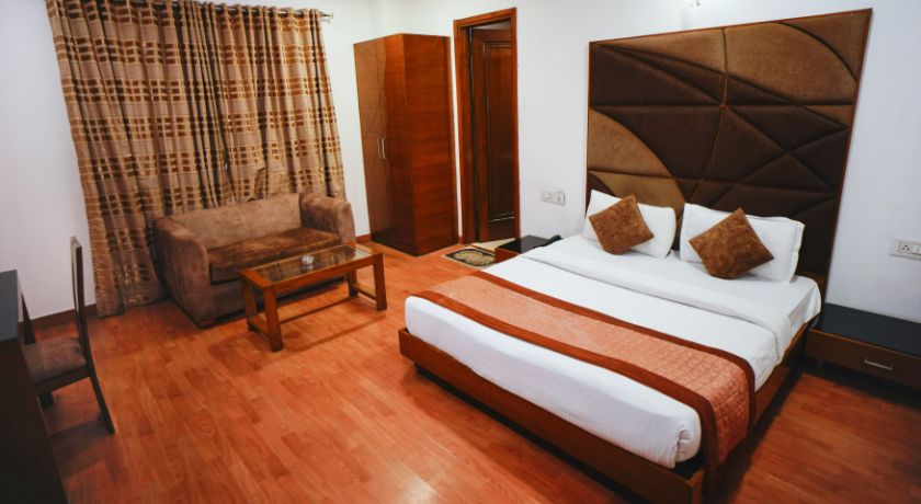 Hotel Haris Court in Delhi