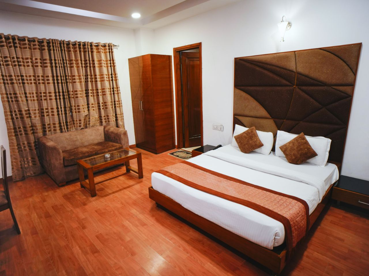 Hotel Haris Court in Delhi