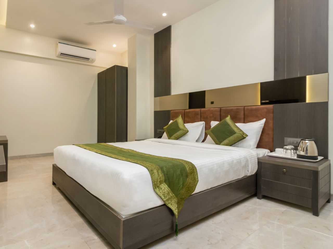 Hotel Oyster Suite in Mumbai