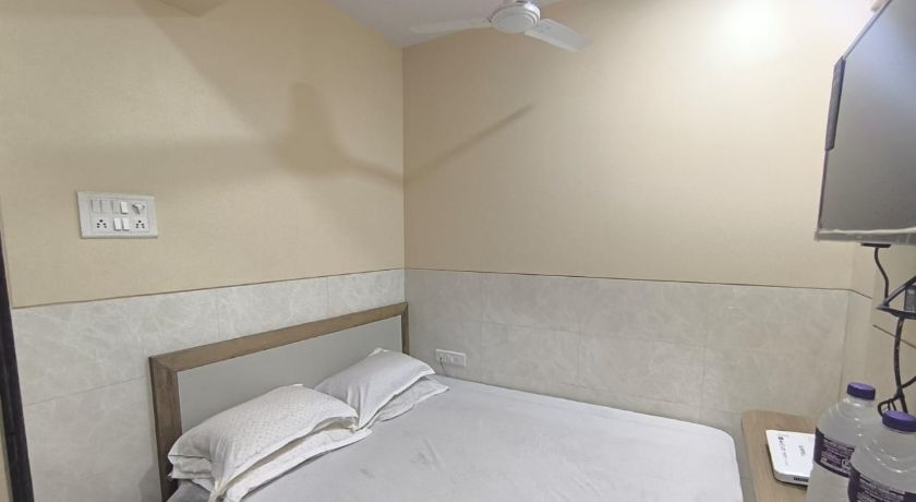 Milan Guest House in Mumbai