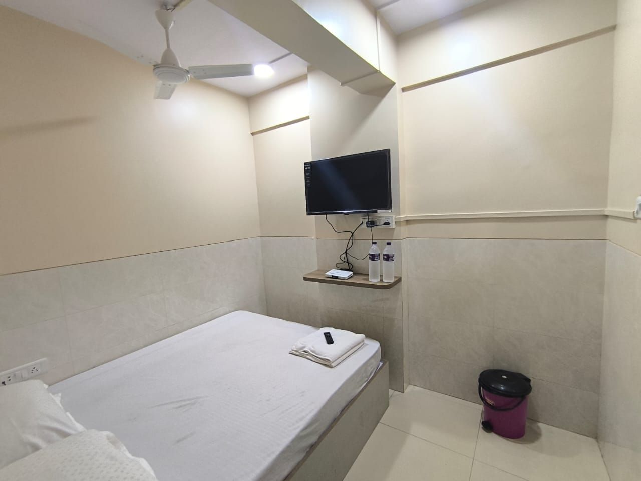 Milan Guest House in Mumbai