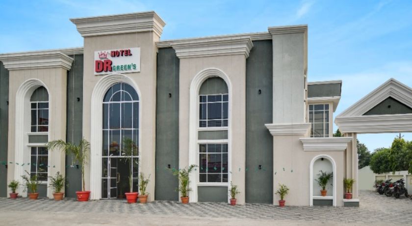 Hotel Dr Greens in Dewas