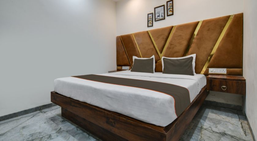 Hotel Dr Greens in Dewas