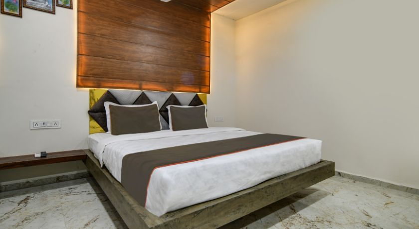 Hotel Dr Greens in Dewas