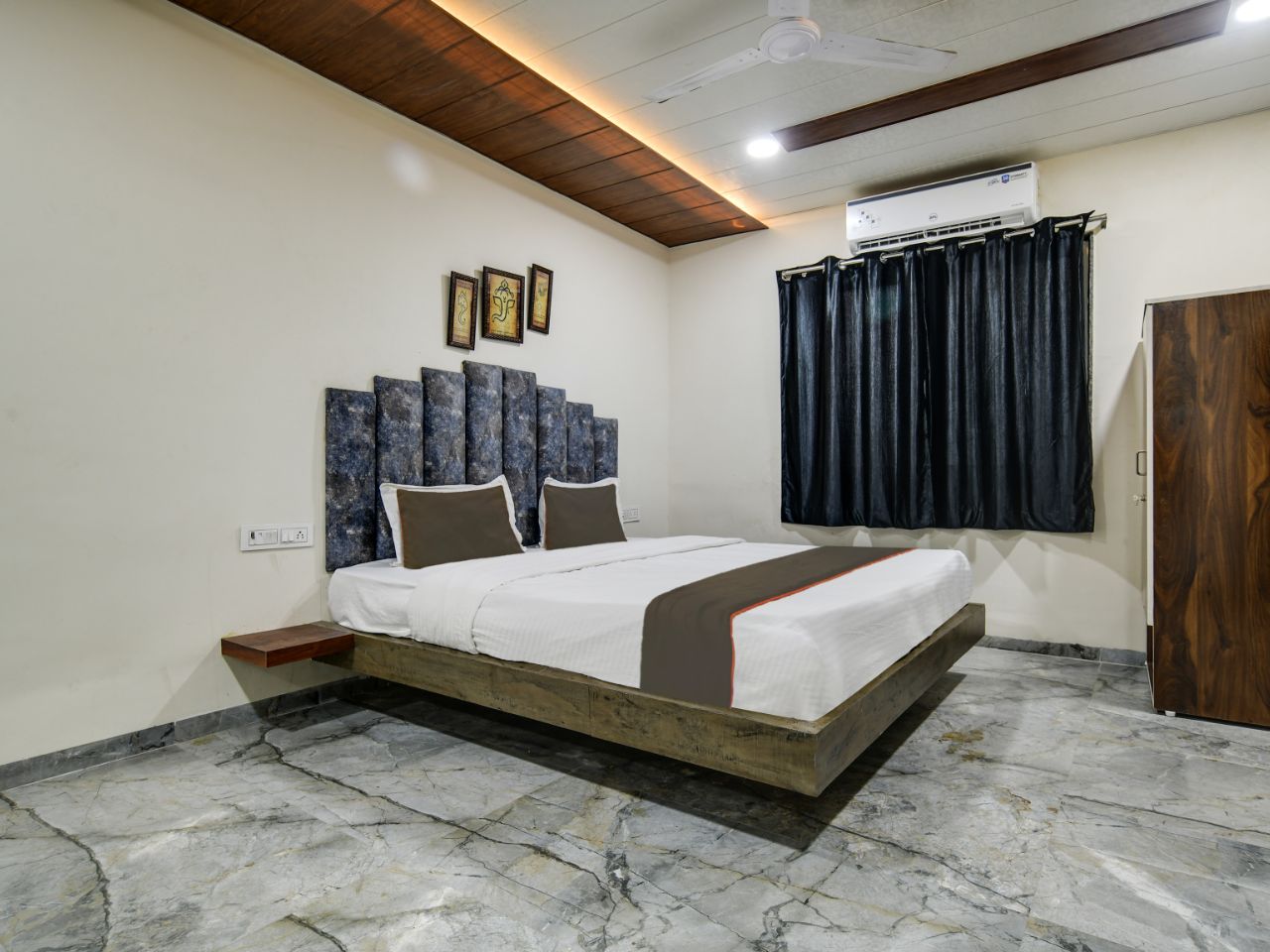 Hotel Dr Greens in Dewas