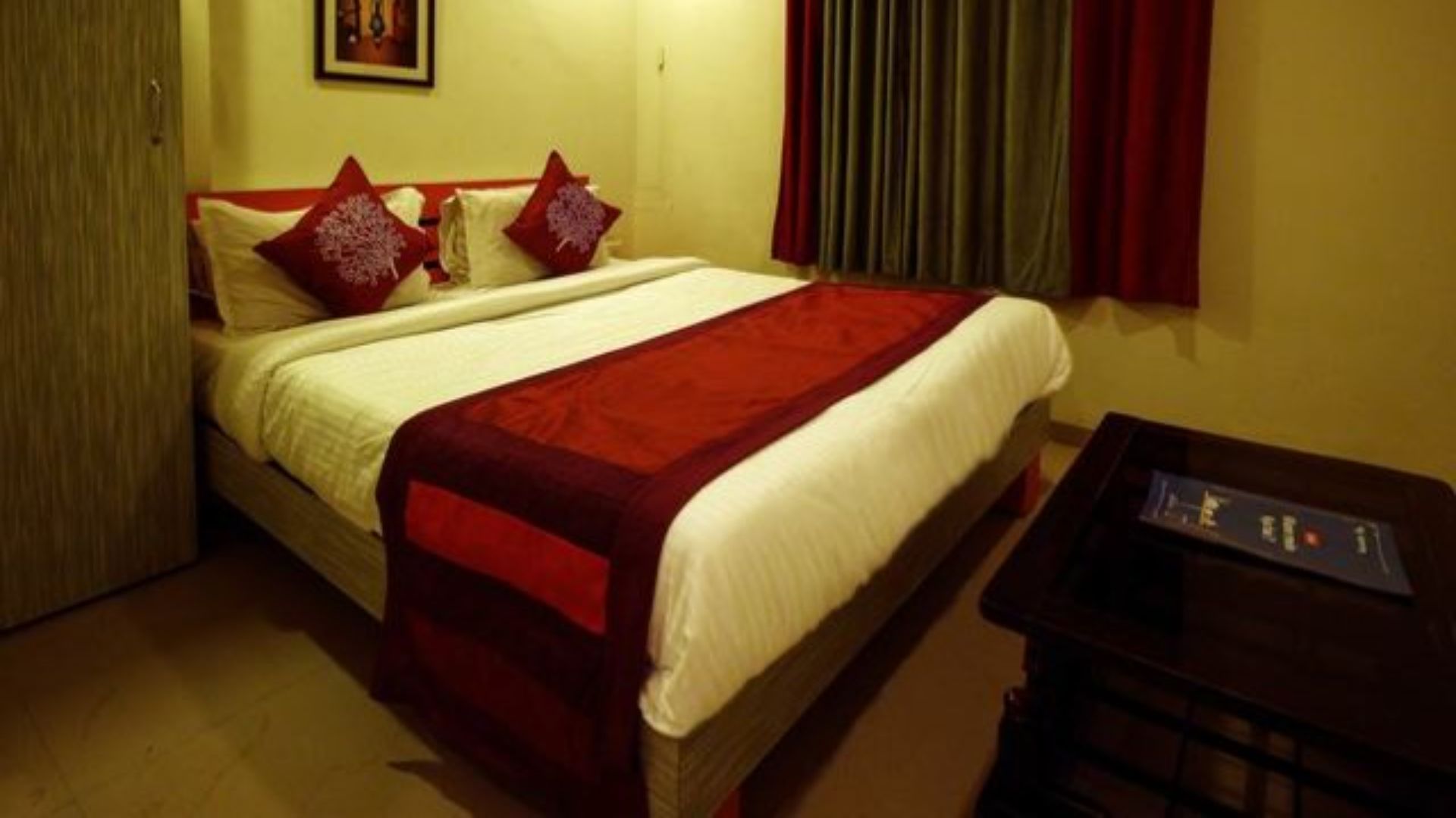 Hotel Royal Apple in Ahmedabad