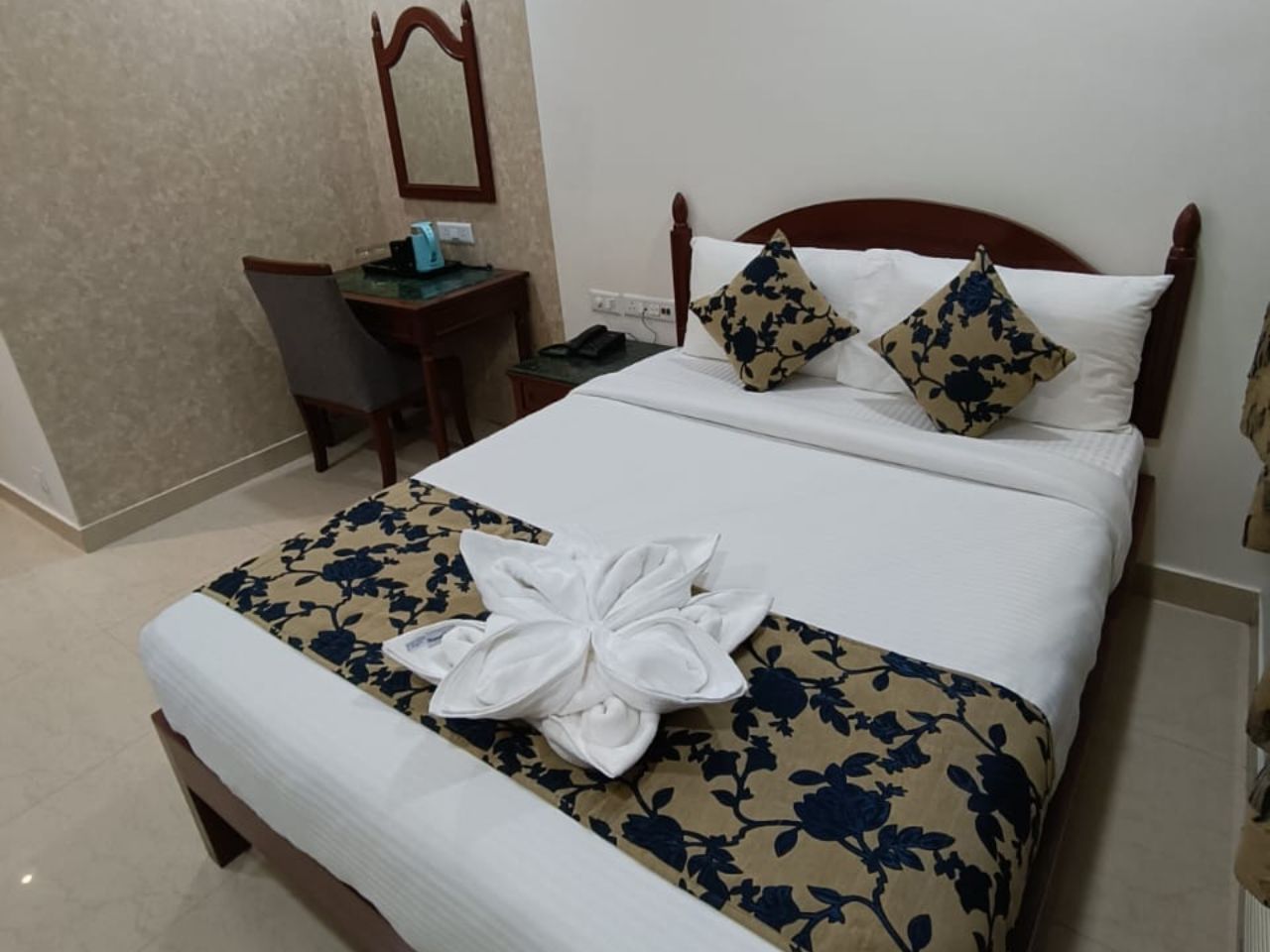 Hotel Monsoon Palace in Guwahati