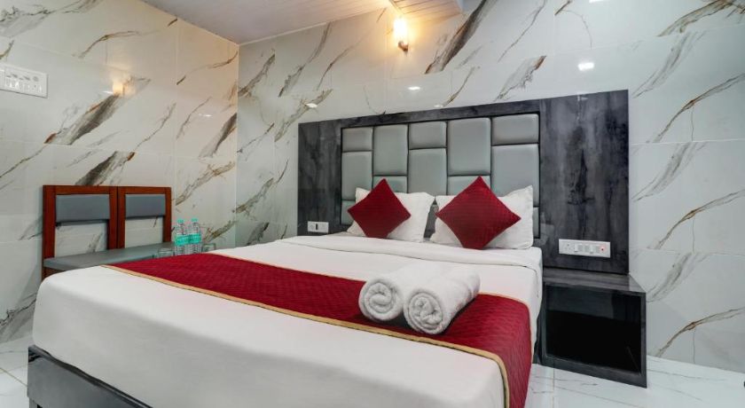 Hotel Lake Site in Mumbai