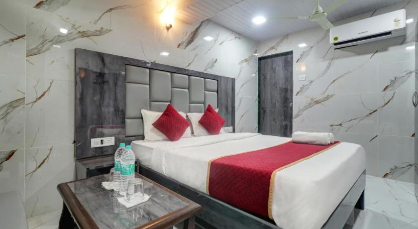 Hotel Lake Site in Mumbai