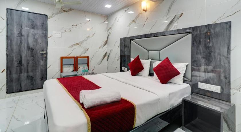 Hotel Lake Site in Mumbai