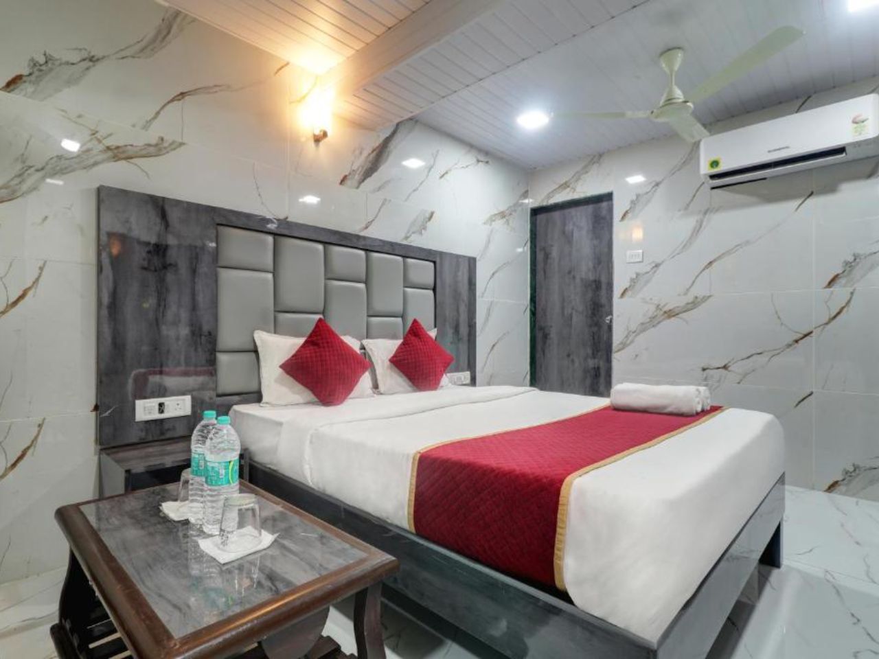 Hotel Lake Site in Mumbai