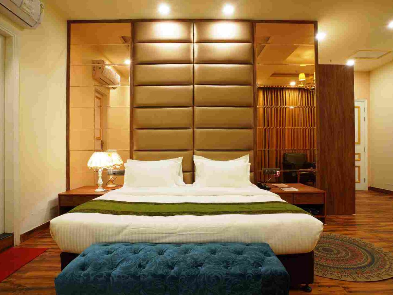 EVORA - Banquet and Hotel in Delhi