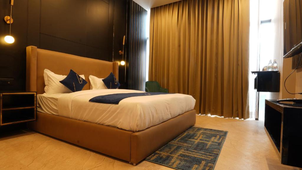 Aquila Grand Suites in Noida