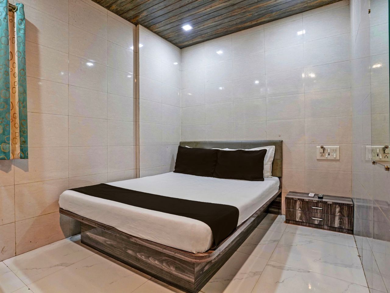 Taj Lodging and Boarding in Mumbai