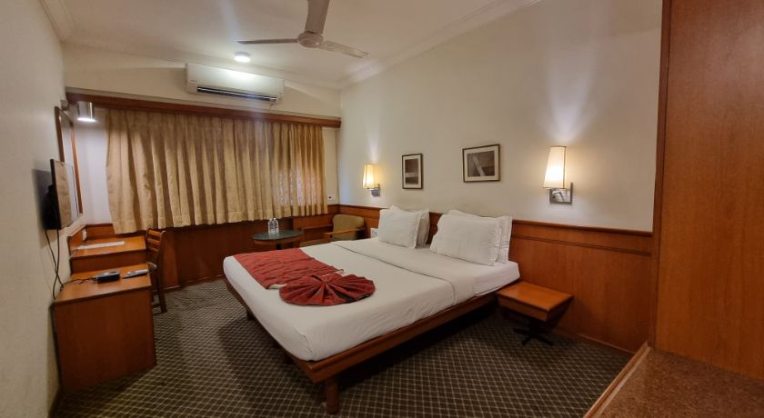 Hotel Skylon in Ahmedabad