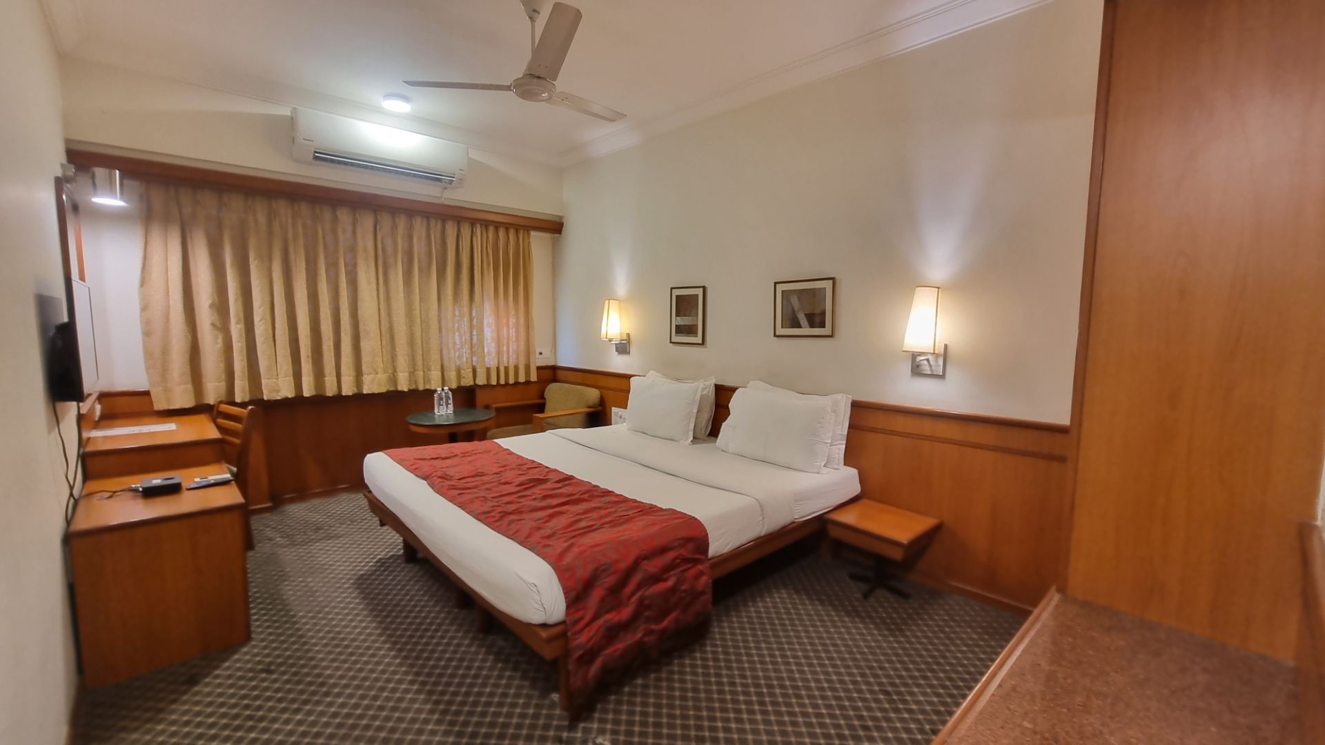 Hotel Skylon in Ahmedabad