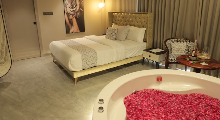 Apricot Hotel | Room With Private Jacuzzi in Ahmedabad