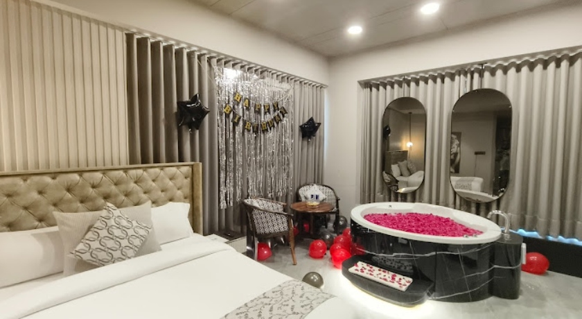 Apricot Hotel | Room With Private Jacuzzi in Ahmedabad