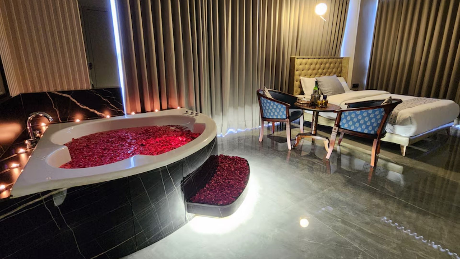 Apricot Hotel | Room With Private Jacuzzi in Ahmedabad
