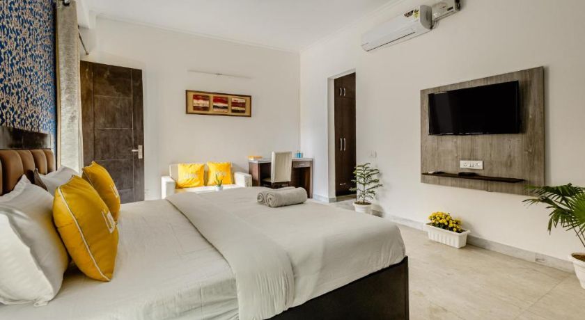 Lime Tree Hotel Golf Course Road in Gurgaon