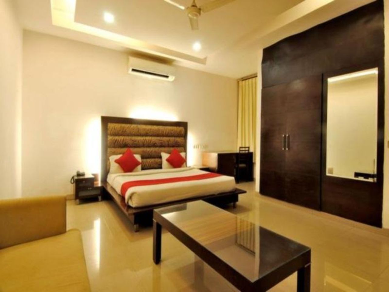Hotel Sunrise Villa in Delhi