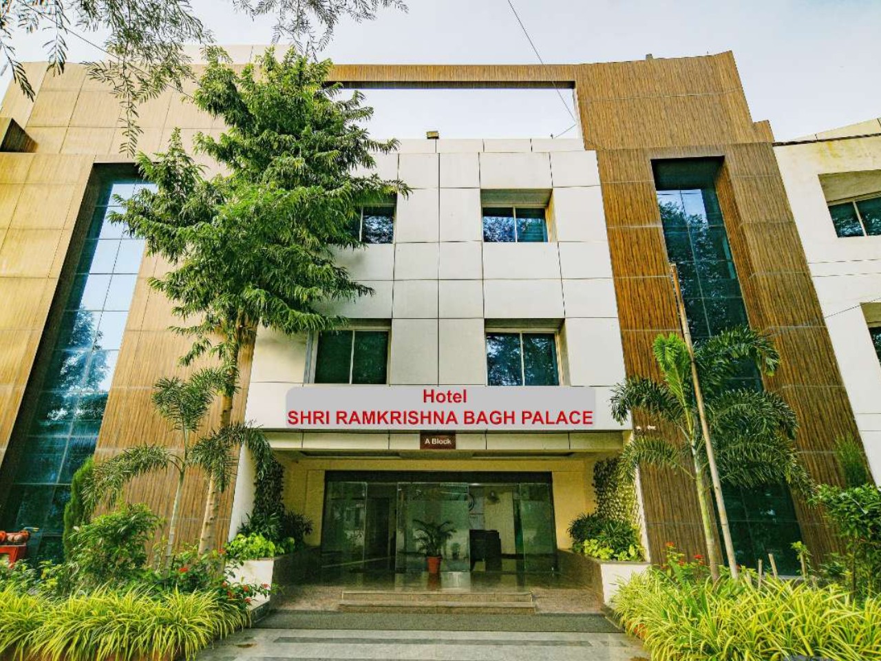 Shri RamKrishna Baag Hotel in Indore