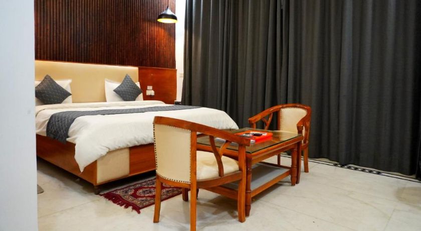 Ganeshwaram Hotel in Noida