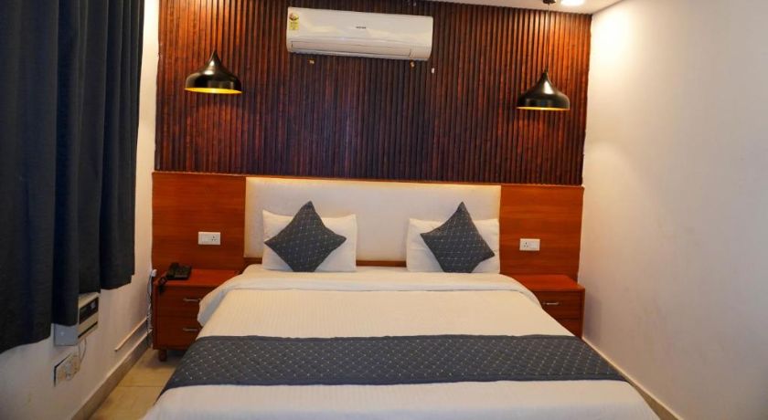 Ganeshwaram Hotel in Noida