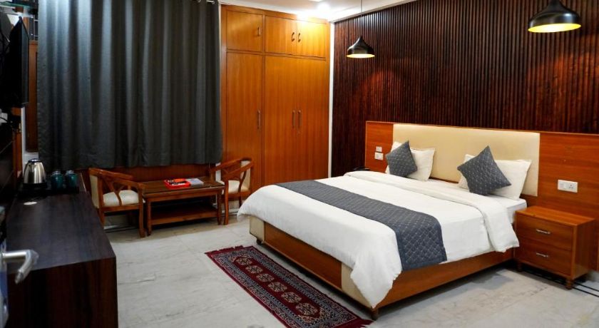 Ganeshwaram Hotel in Noida