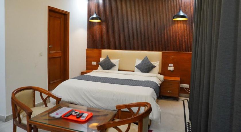 Ganeshwaram Hotel in Noida